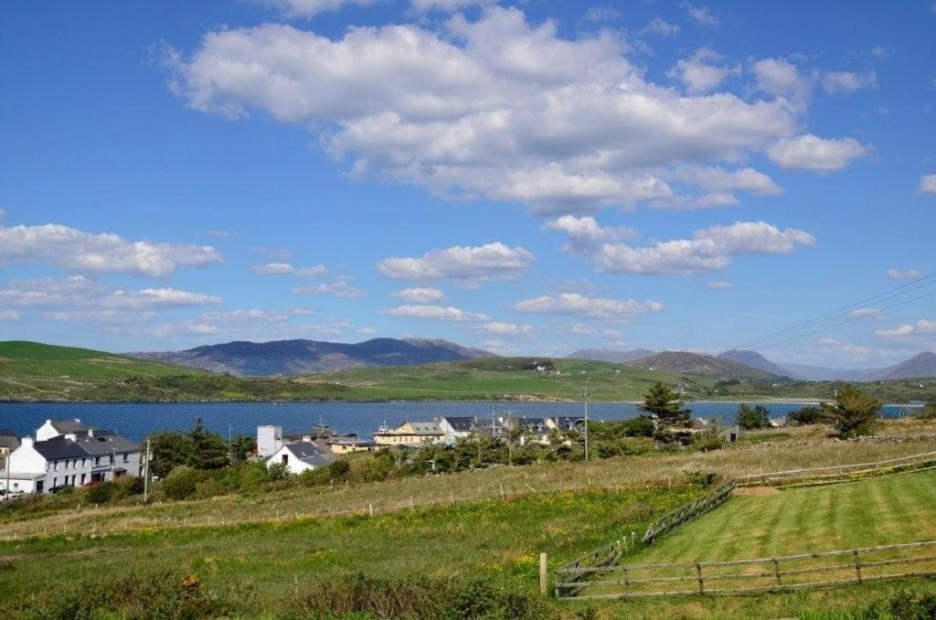 Decourcey'S Hazelbrook Farmhouse B&B Cleggan Exteriör bild