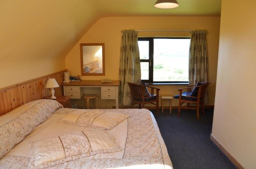 Decourcey'S Hazelbrook Farmhouse B&B Cleggan Rum bild
